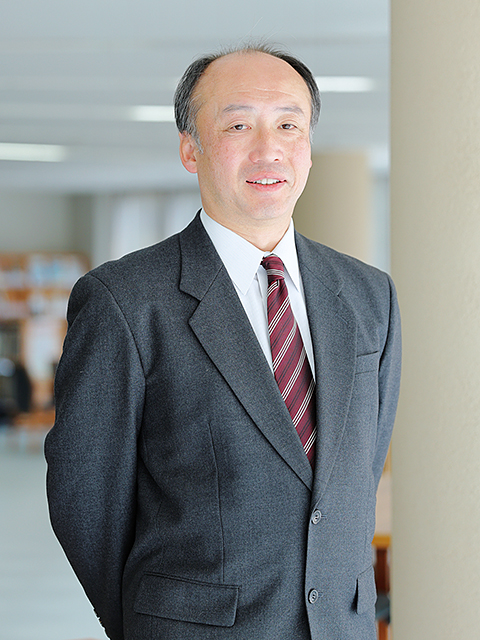 医療創生大学 文学部長  高津 純也