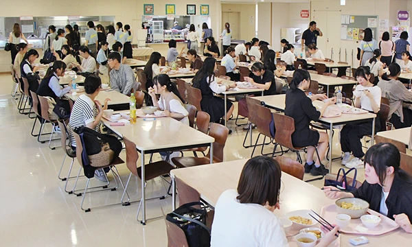 学食体験（無料体験）の様子