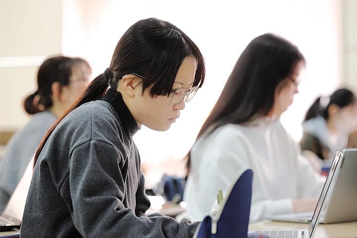 歴史を学ぶことで、社会で活躍する